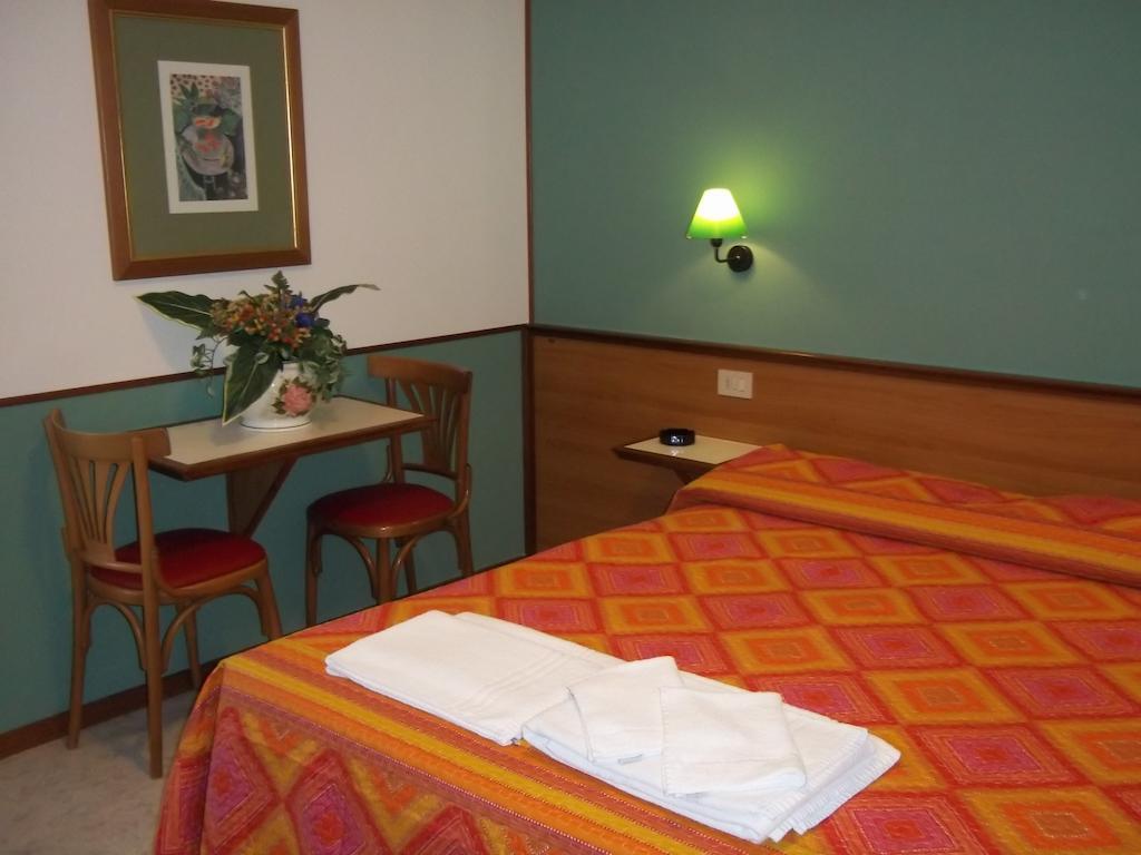Villa Romana Lignano Sabbiadoro Habitación foto